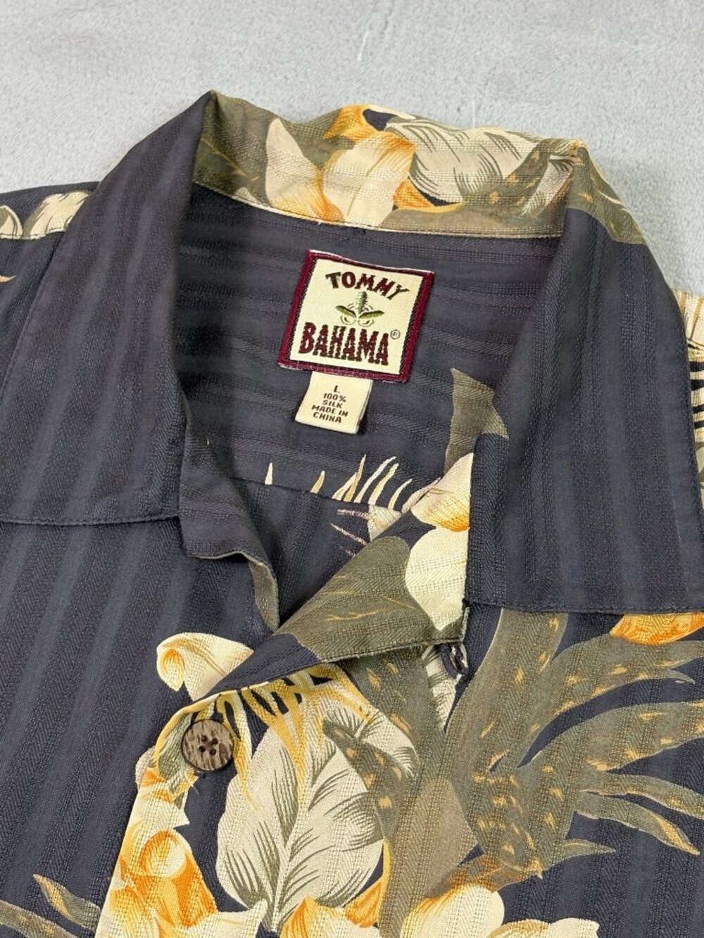Tommy Bahama Shirt Mens Large Gray Silk Floral Beach Hawaiian Wood Button Camp